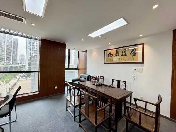 房东直租现代光谷世贸中心293平精装修拎包入住低价甩租