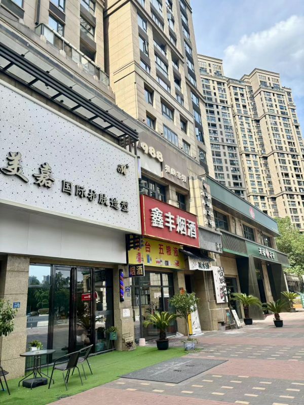 房东直租武昌万象三角路地铁口小区底商旺铺372平低价招租