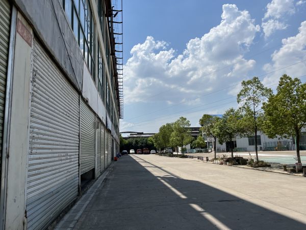 房东直租黄陂邻街旺铺，交通便利，优价招租