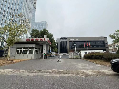 房东直租嘉宏产业园2010平精装修拎包入住低价招租