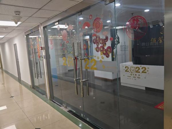 房东直租汉阳琴台地铁口长江广场188平低价招租