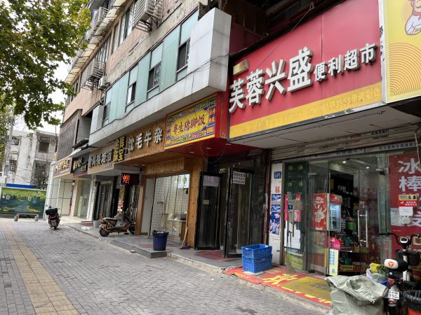 房东直租江汉区商业街门面，交通便利，优价招租