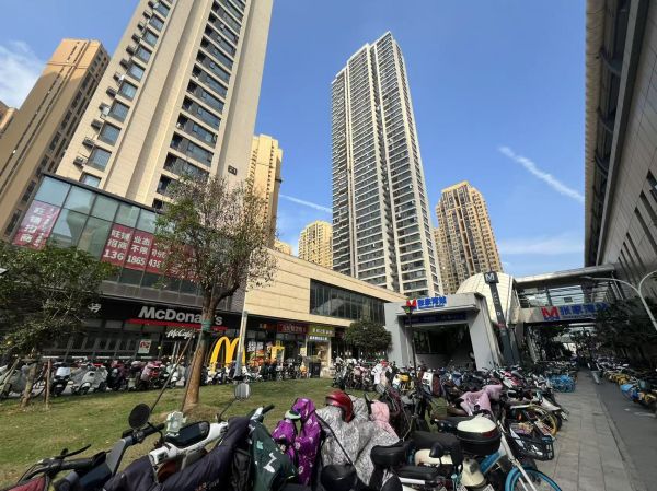 （房东直租）洪山张家湾地铁口旁临街旺铺低价招租