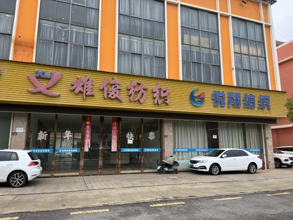 旺铺直租，黄陂盘龙城300平精装商铺，交通便利，优价出租