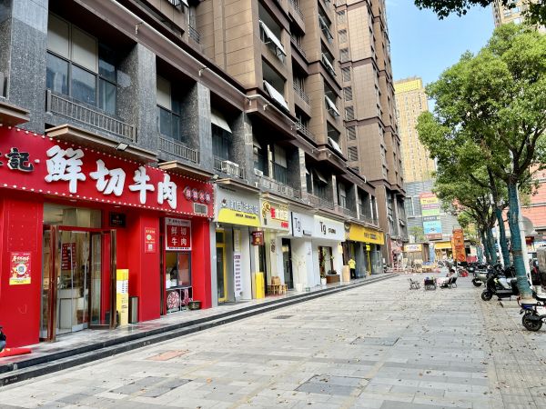 （老板直转）西湖广场临街旺铺餐饮火锅客流量大低价转让
