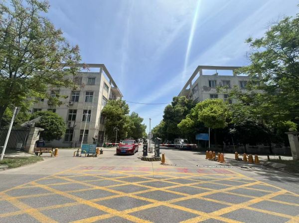 房东直租白沙洲中小企业城标准厂房仓库一楼低价招租
