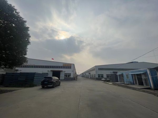 房东直租孝感107国道边（八一大桥头）标准钢构厂房优价招租