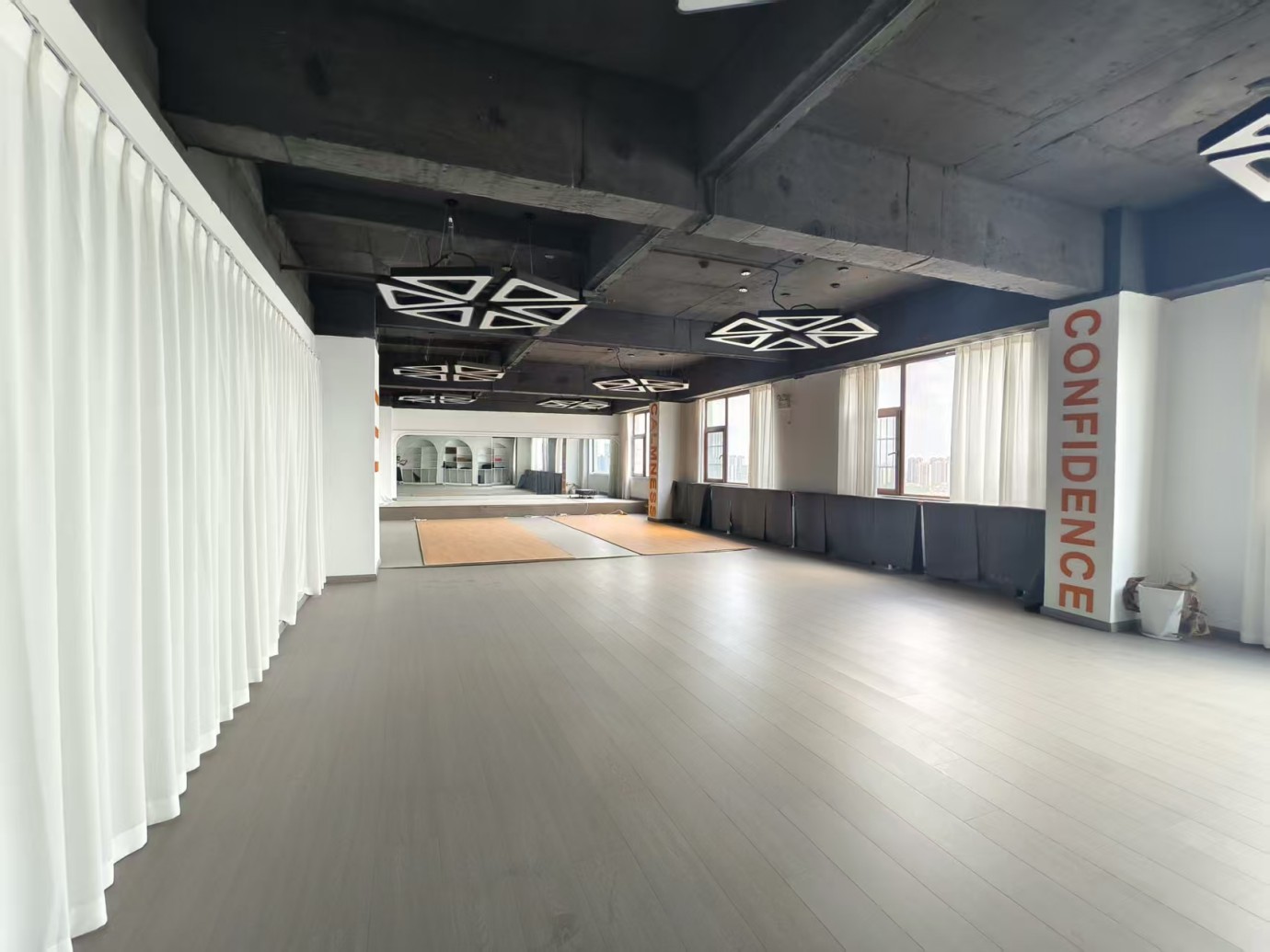 房东直租健身房酒店瑜伽馆办公室不限行业拎包入住，低价招租