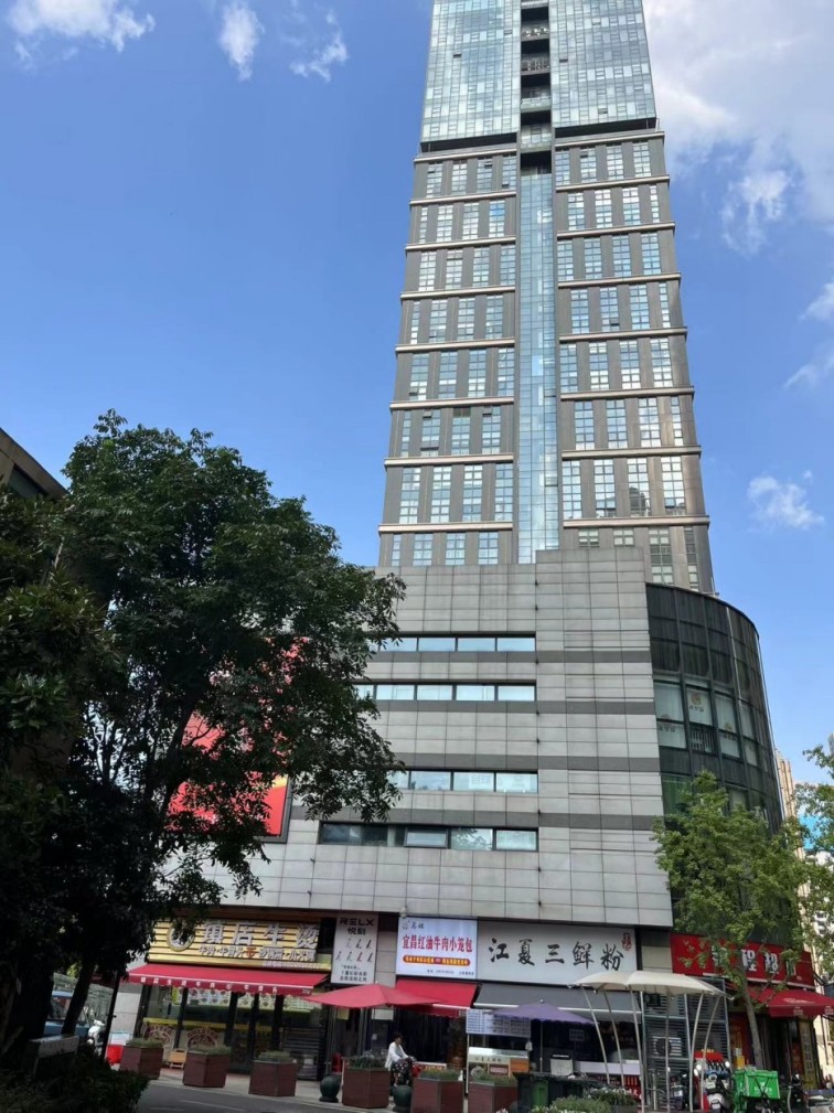 房东直租洪山100平精装写字楼，交通便利，优价招租