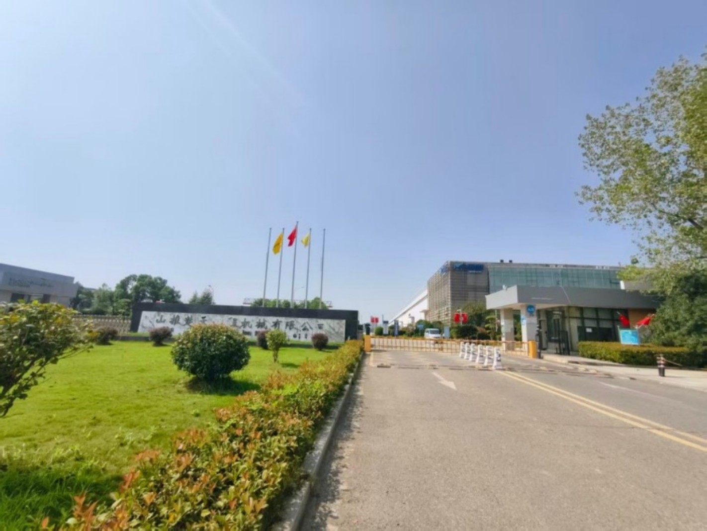 园区急租东湖高新小米基地附近钢构厂房仓库带行车，可分租