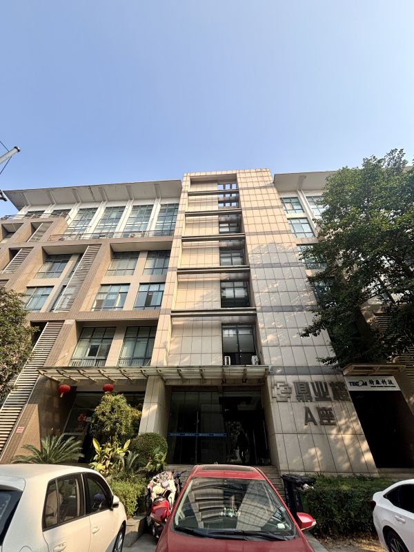（房东直租）光谷国际企业中心鼎业楼572平精装低价甩租