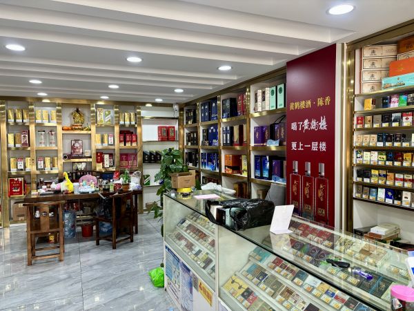 （老板直转）桥机嘉园小区口头铺烟酒店客流量大低价转让可空转