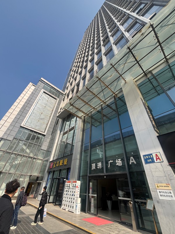 （房东直租）顶绣广场117平精装修不限行业低价招租