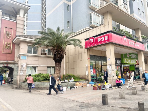 （房东直租）巨龙大道地铁口小区底商122平客流量大低价招租