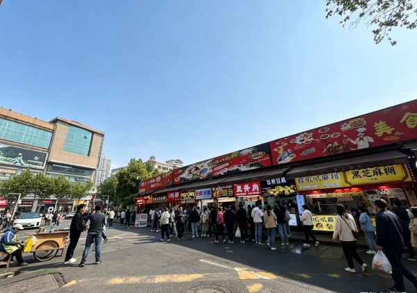 （房东直租）江汉区水塔街90平临街旺铺客流量大低价招租